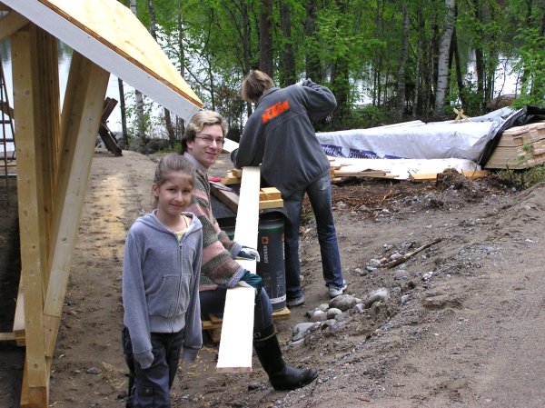 Lotta Mikko anb Timo cutting a board